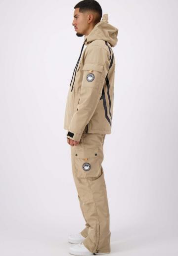 Брюки с накладными карманами