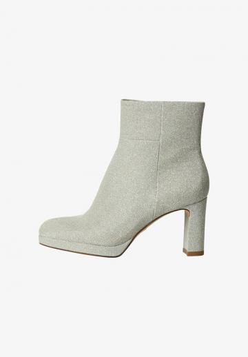 Полусапожки на высоком каблуке