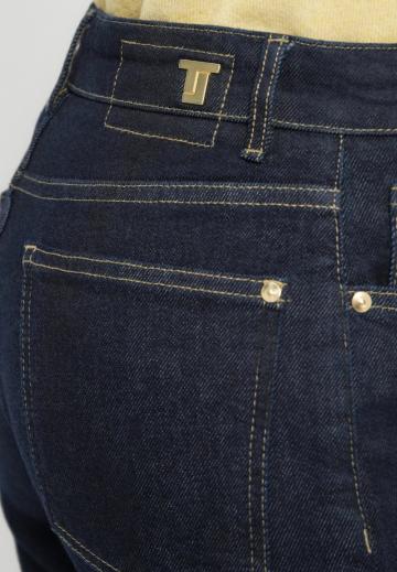 Короткие джинсы