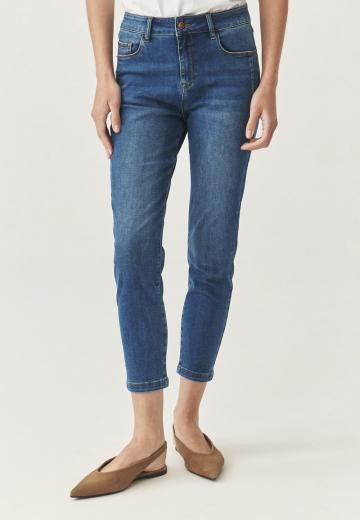 Короткие джинсы