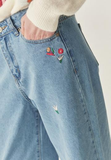 Прямые джинсы