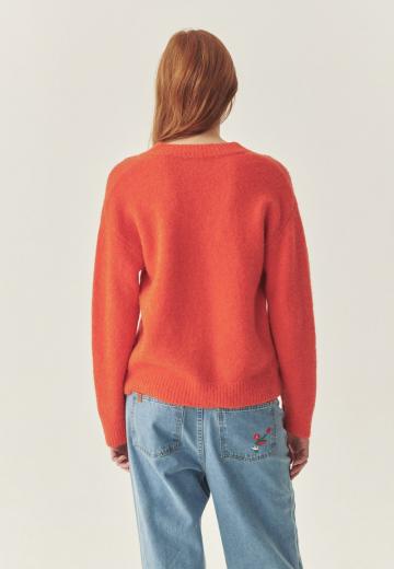 Пуловер с вырезом V