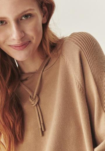 Пуловер с капюшоном