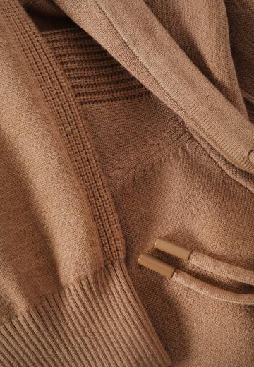 Пуловер с капюшоном