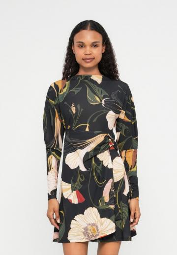 Короткое платье