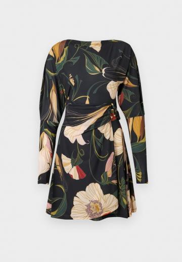 Короткое платье