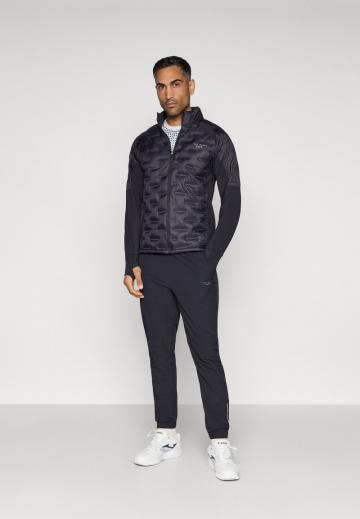 Спортивная куртка