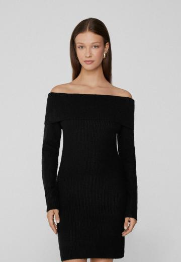 Вязаное платье