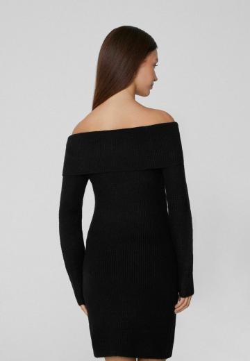 Вязаное платье