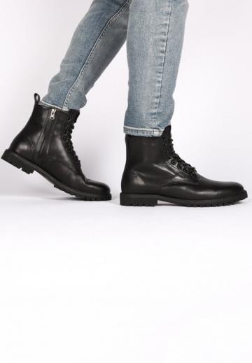 Ботинки на шнуровке