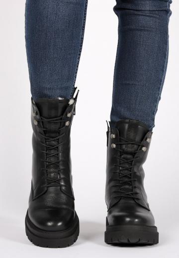 Ботинки на шнуровке