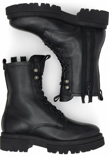 Ботинки на шнуровке