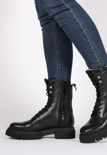 Ботинки на шнуровке