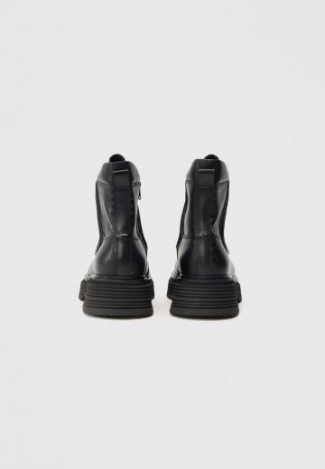 Ботинки на шнуровке