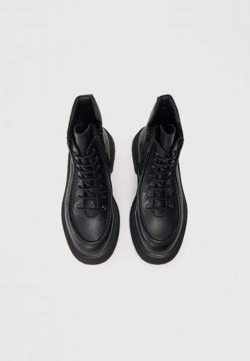 Ботинки на шнуровке