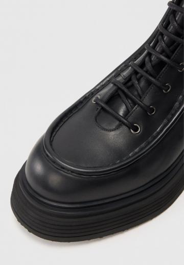 Ботинки на шнуровке