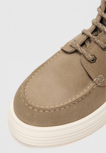 Ботинки на шнуровке