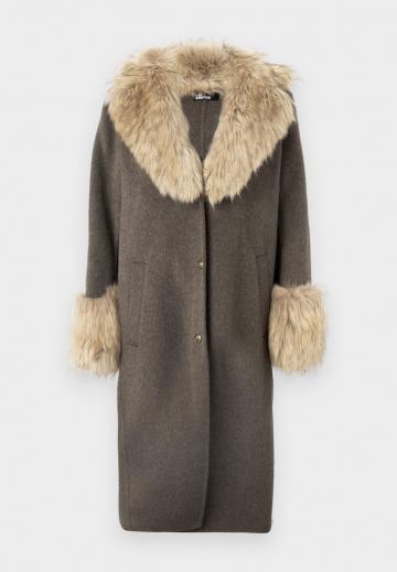 Шерстяное пальто