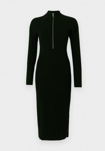 Вязаное платье