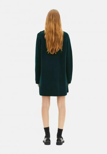 Вязаное платье