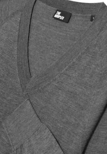 Пуловер с вырезом V