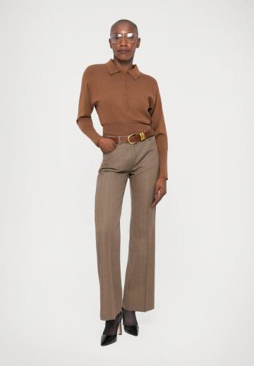 Пуловер с воротником поло