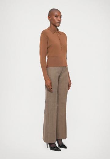 Пуловер с воротником поло