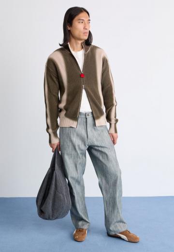 Прямые джинсы