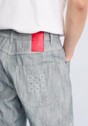 Прямые джинсы