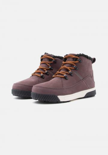 Спортивные сапоги