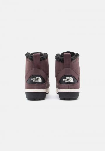 Спортивные сапоги