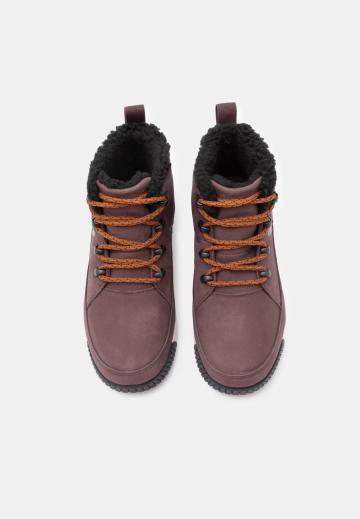 Спортивные сапоги