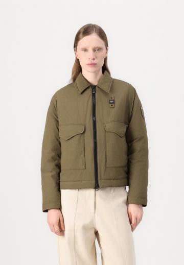 Куртка с накладнымит карманами