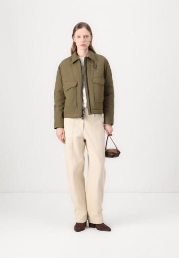 Куртка с накладнымит карманами