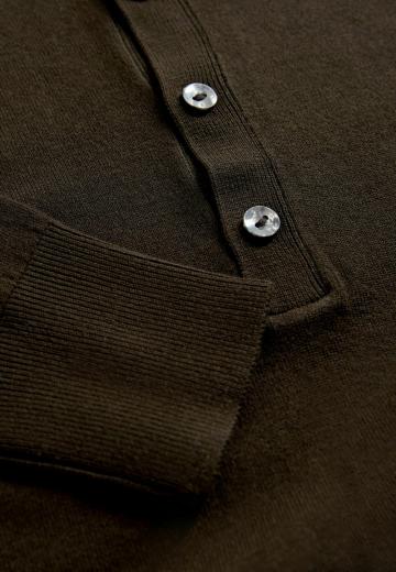 Пуловер с воротником поло