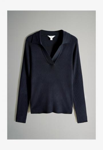 Пуловер с вырезом V