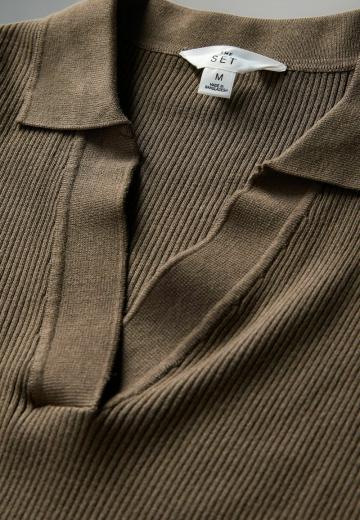 Пуловер с вырезом V