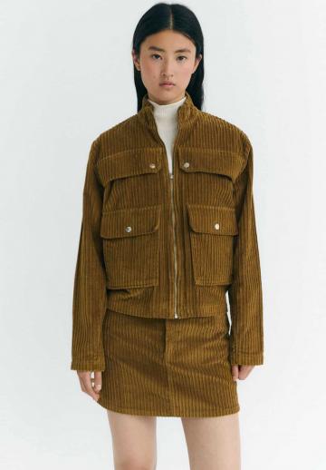 Куртка с накладнымит карманами