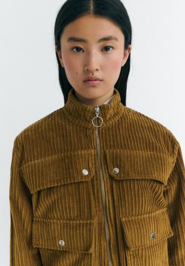 Куртка с накладнымит карманами