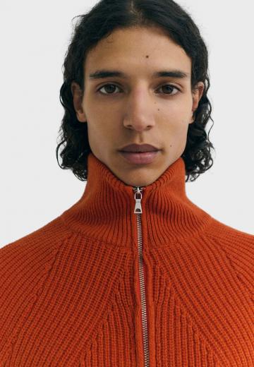 Вязаная кофта