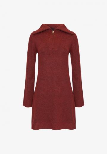 Вязаное платье