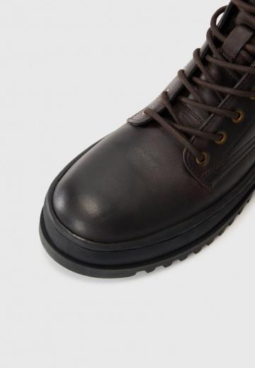 Ботинки на шнуровке