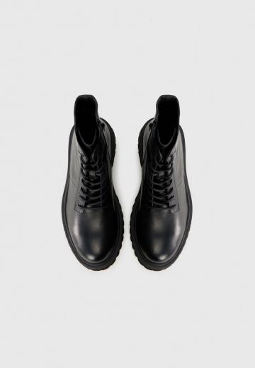 Ботинки на шнуровке