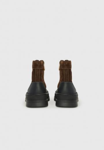 Ботинки на шнуровке