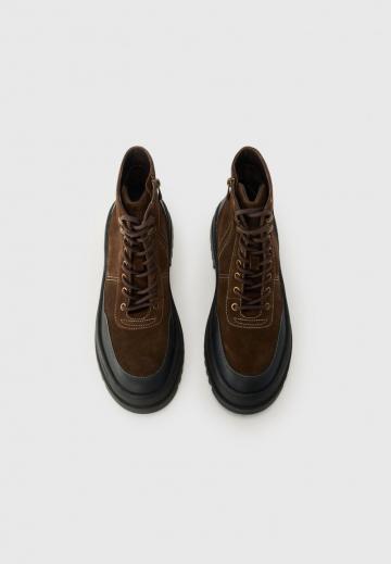 Ботинки на шнуровке