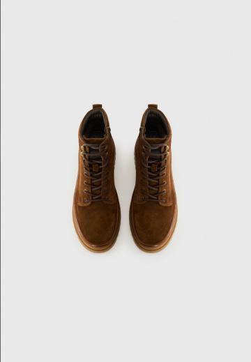 Ботинки на шнуровке