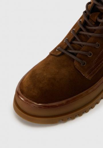 Ботинки на шнуровке