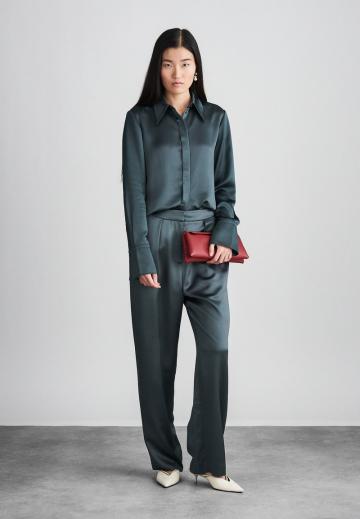 Атласная блузка