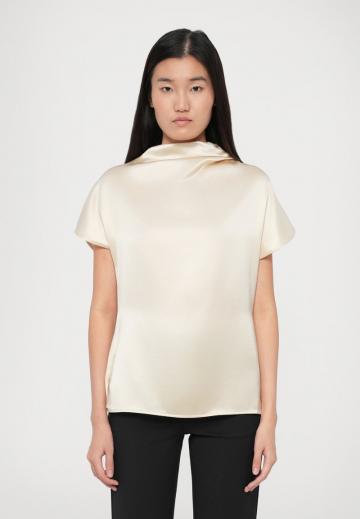 Атласная блузка