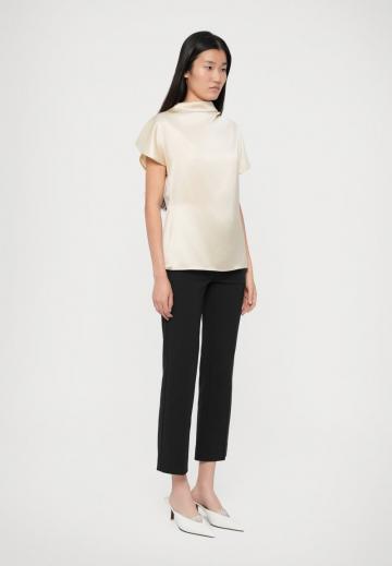 Атласная блузка